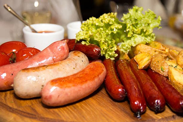 تصویر 2 از سوسیس مرغ پنیری مغذی و خوشمزه + مناسب برای وعده‌ های خانوادگی